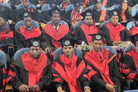 Yuunivarsiitiin Baahir Daar barattoota 252 eebbisiise