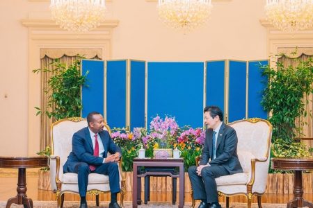 Prime Minister Abiy Ahmed meets his Singaporean counterpart
