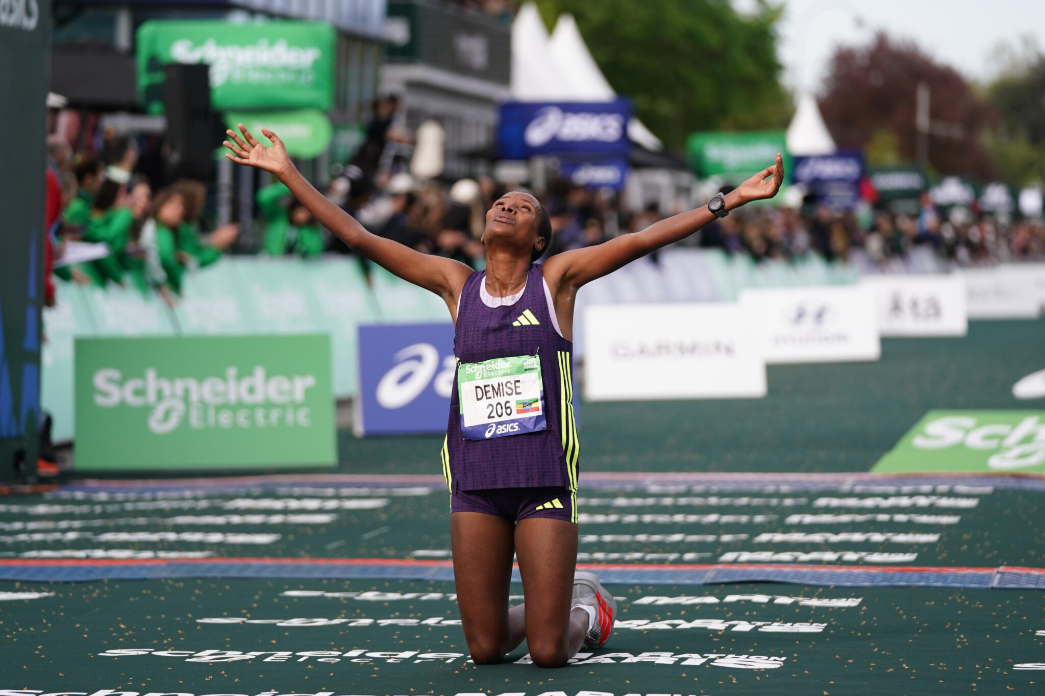 Ethiopia’s Shure Demise Sets Course Record to Win Women’s Race at Paris Marathon