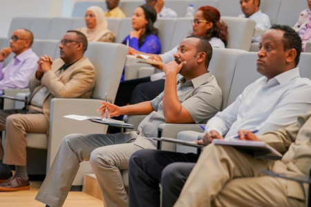 ስራሕቲ ምጥንኻር ኣናእሽቲ ግድባትን ልምዓት መስንኖን ኣማራፂ ሓይሊ ኤሌክትሪክ ምስፍሕፋሕን ተጠናኺሩ ክቕፅል ይግባእ – ቀዳማይ ሚኒስትር ኣቢይ